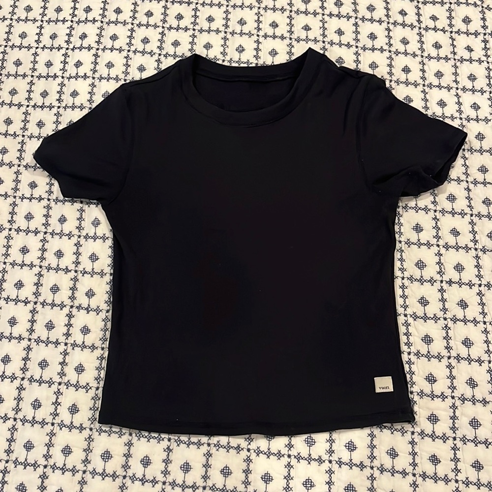 Vuori Mudras Fitted Tee (medium)